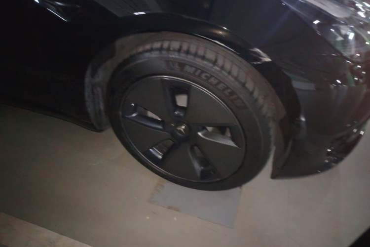 Used Tesla Model 3 2022 Rear-Wheel-Drive Version Right Front Wheel Hub