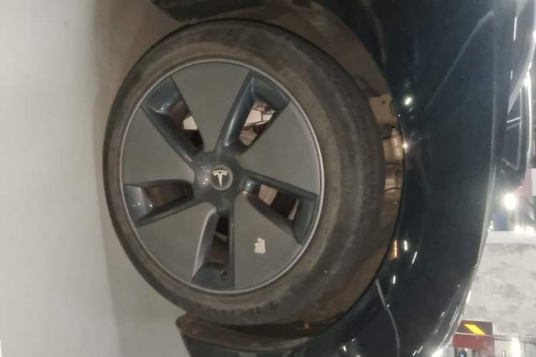 Used Tesla Model 3 2022 Rear-Wheel-Drive Version Right Front Wheel Hub