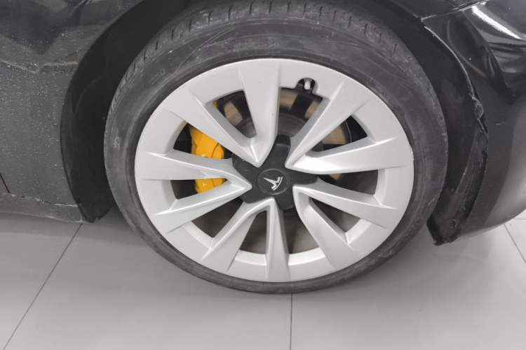 Used Tesla Model 3 2022 Rear-Wheel-Drive Version Right Front Wheel Hub