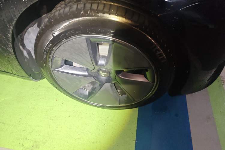 Used Tesla Model 3 2022 Rear-Wheel-Drive Version Right Front Wheel Hub
