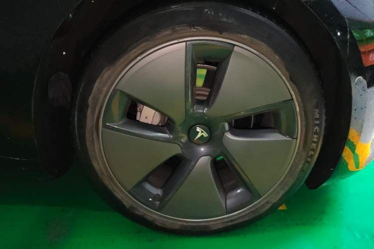 Used Tesla Model 3 2022 Rear-Wheel-Drive Version Right Front Wheel Hub