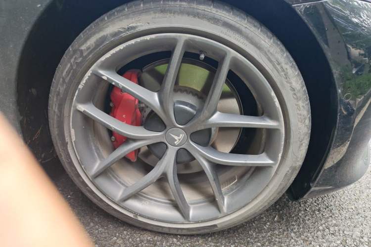 Used Tesla Model 3 2022 Performance High-Performance All-Wheel-Drive Version Right Front Wheel Hub
