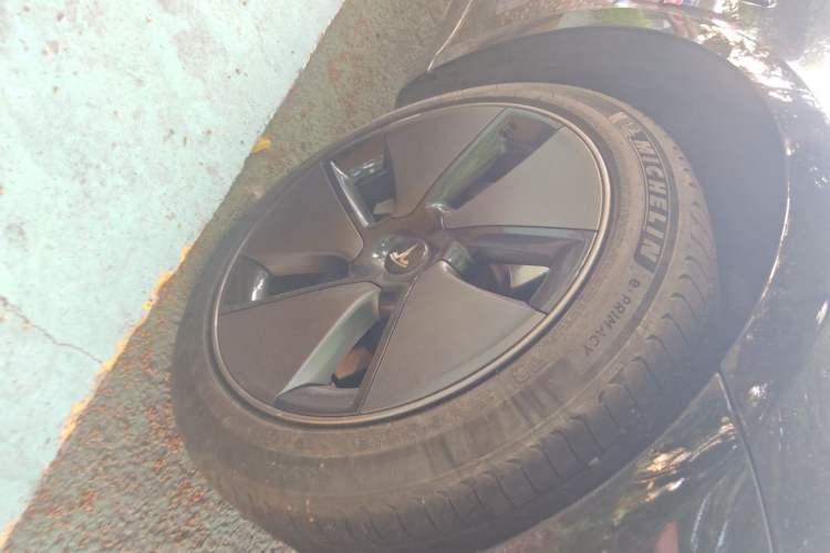 Used Tesla Model 3 2022 Rear-Wheel-Drive Version Right Front Wheel Hub