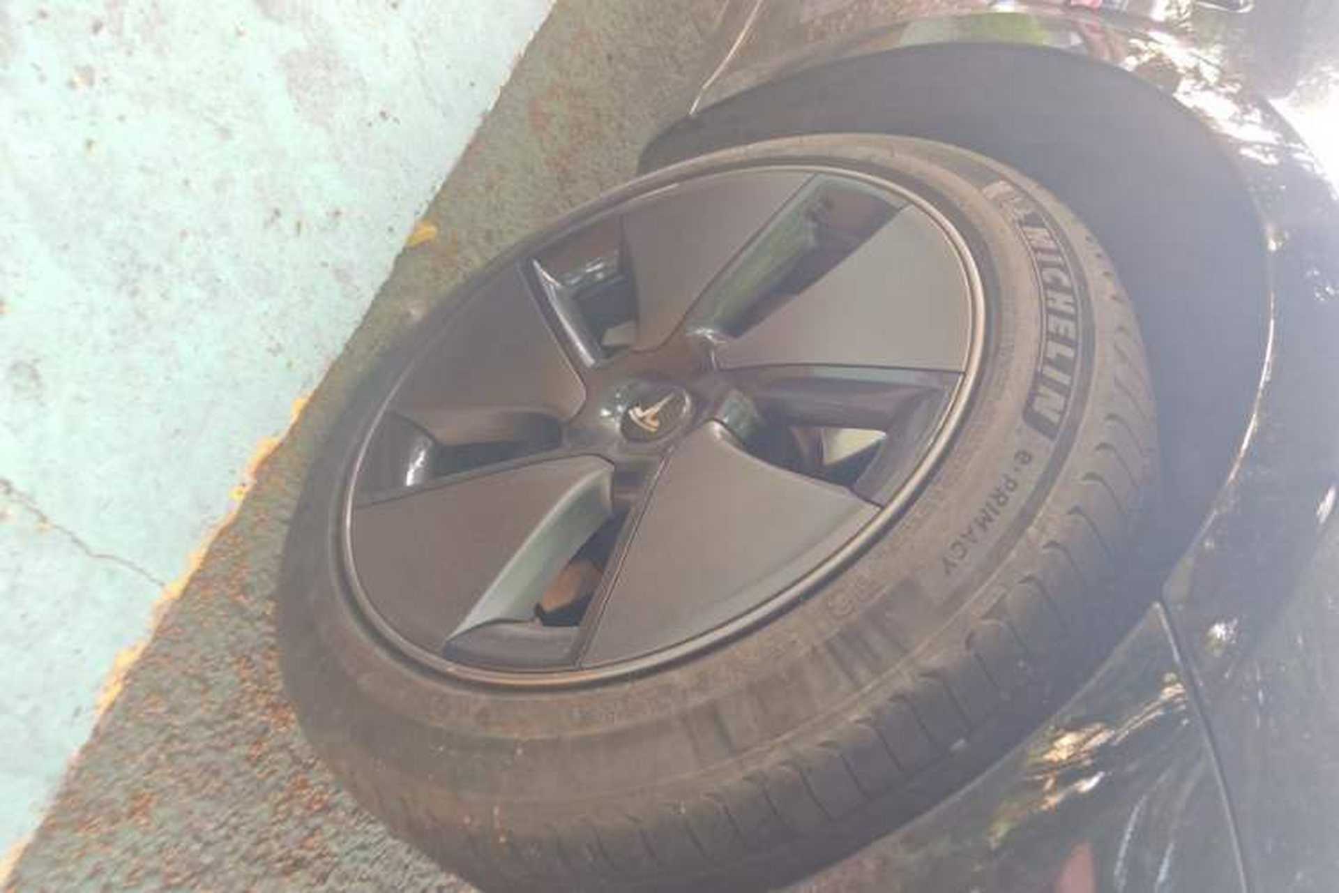 Used Tesla Model 3 2022 Rear-Wheel-Drive Version Right Front Wheel Hub
