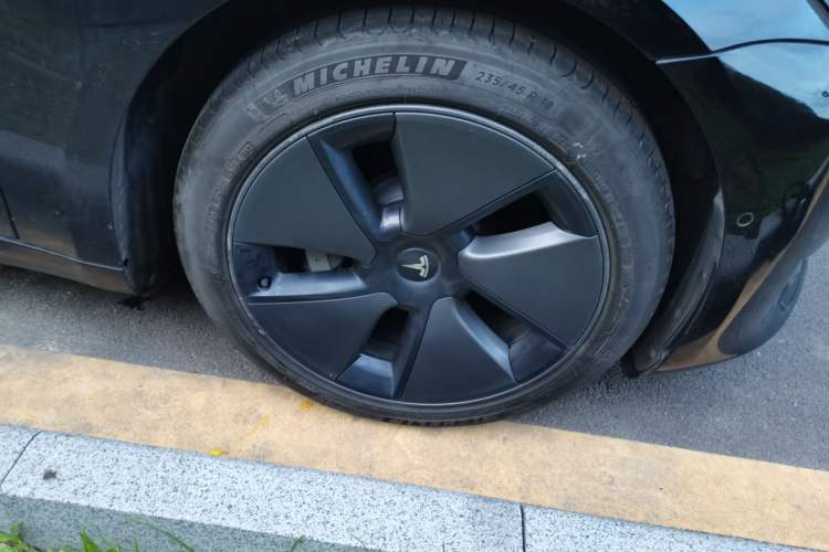 Used Tesla Model 3 2022 Rear-Wheel-Drive Version Right Front Wheel Hub