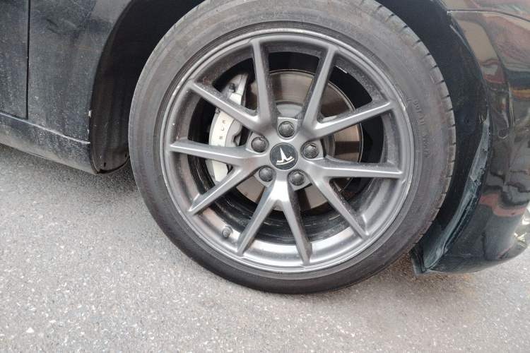 Used Tesla Model 3 2022 Rear-Wheel-Drive Version Right Front Wheel Hub