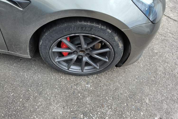 Used Tesla Model 3 2022 Rear-Wheel-Drive Version Right Front Wheel Hub