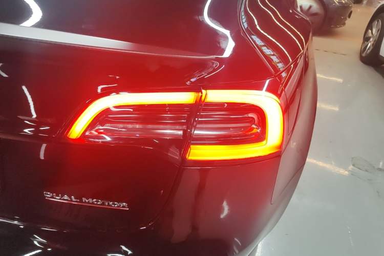 Used Tesla Model 3 2022 Performance High-Performance All-Wheel-Drive Version Right Rear Taillight