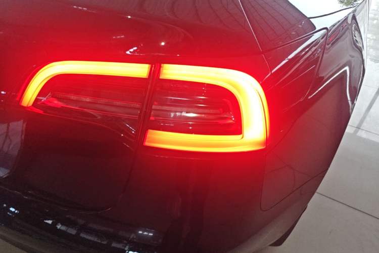 Used Tesla Model 3 2022 Rear-Wheel-Drive Version Right Rear Taillight