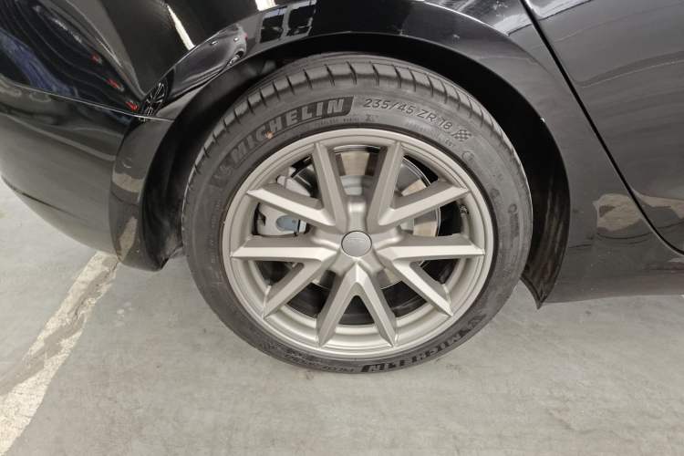 Used Tesla Model 3 2022 Rear-Wheel-Drive Version Right Rear Wheel Hub