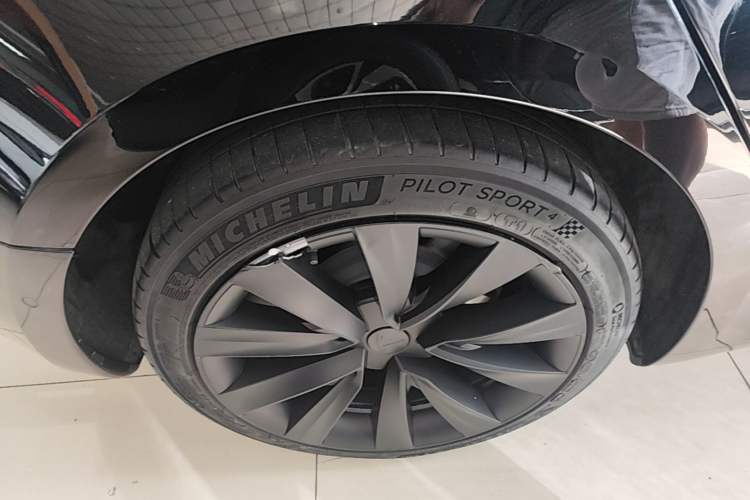 Used Tesla Model 3 2022 Rear-Wheel-Drive Version Right Rear Wheel Hub
