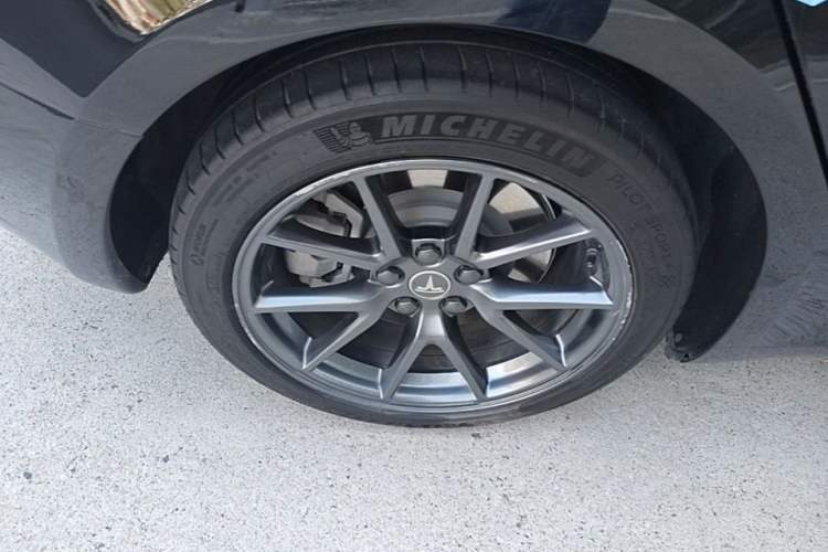 Used Tesla Model 3 2022 Rear-Wheel-Drive Version Right Rear Wheel Hub