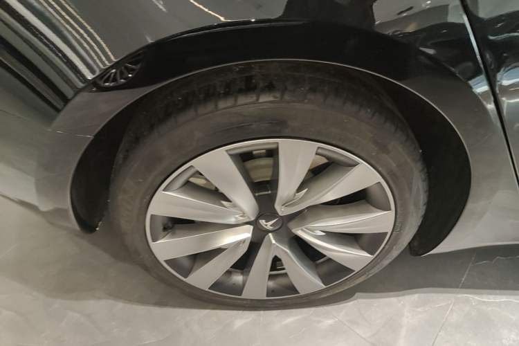 Used Tesla Model 3 2022 Rear-Wheel-Drive Version Right Rear Wheel Hub