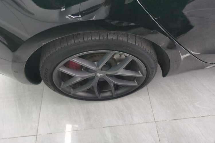 Used Tesla Model 3 2022 Performance High-Performance All-Wheel-Drive Version Right Rear Wheel Hub