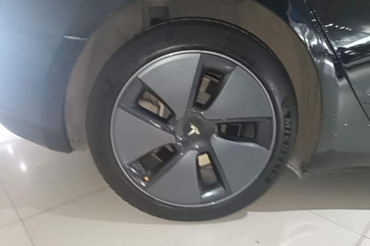 Used Tesla Model 3 2022 Rear-Wheel-Drive Version Right Rear Wheel Hub