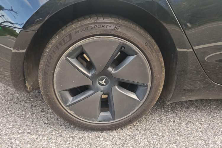 Used Tesla Model 3 2022 Rear-Wheel-Drive Version Right Rear Wheel Hub