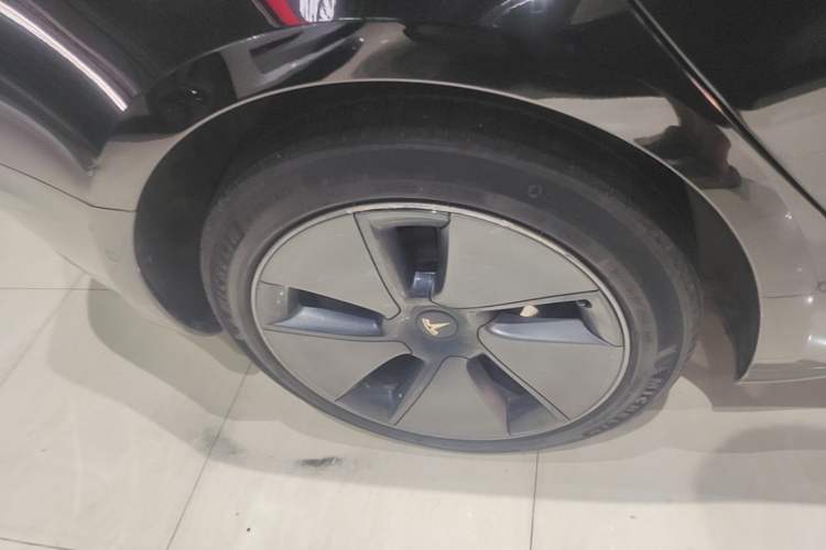 Used Tesla Model 3 2022 Rear-Wheel-Drive Version Right Rear Wheel Hub