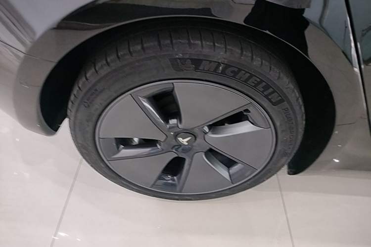Used Tesla Model 3 2022 Rear-Wheel-Drive Version Right Rear Wheel Hub