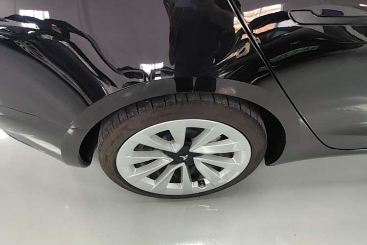 Used Tesla Model 3 2022 Rear-Wheel-Drive Version Right Rear Wheel Hub