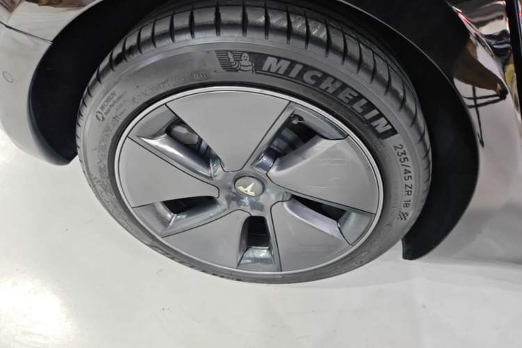 Used Tesla Model 3 2022 Rear-Wheel-Drive Version Right Rear Wheel Hub