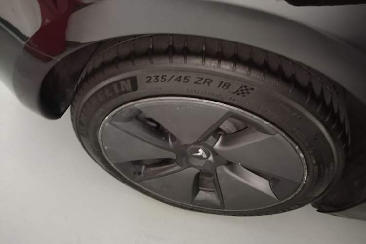 Used Tesla Model 3 2022 Rear-Wheel-Drive Version Right Rear Wheel Hub
