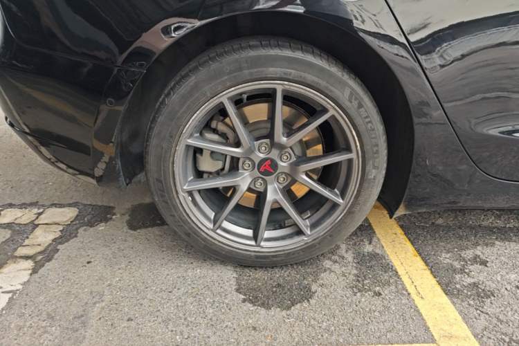Used Tesla Model 3 2022 Rear-Wheel-Drive Version Right Rear Wheel Hub