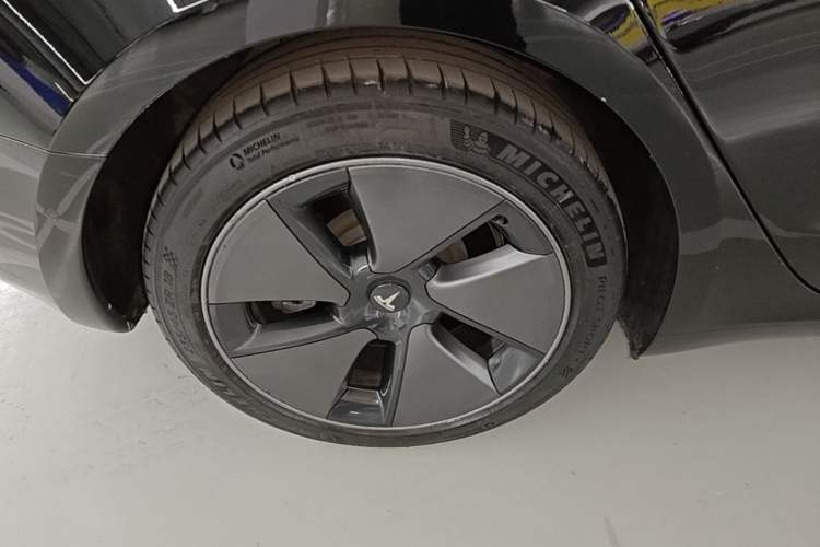 Used Tesla Model 3 2022 Rear-Wheel-Drive Version Right Rear Wheel Hub