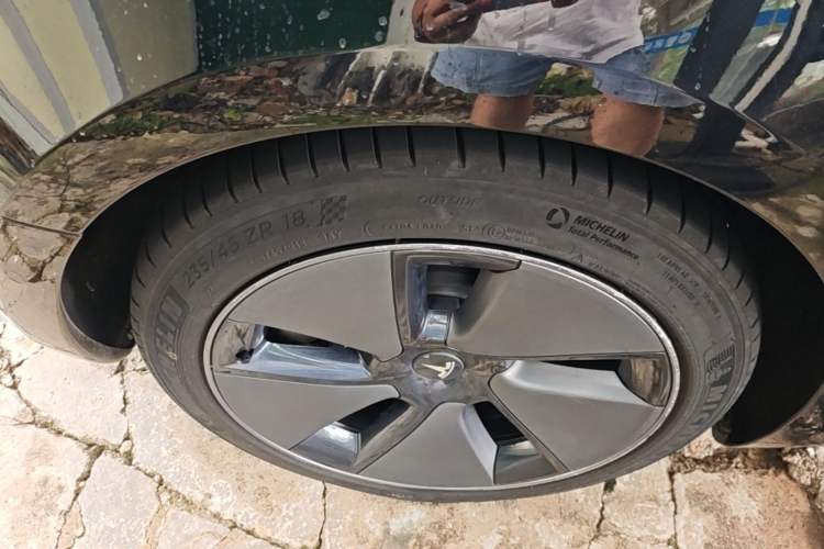 Used Tesla Model 3 2022 Rear-Wheel-Drive Version Right Rear Wheel Hub