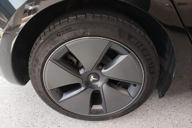 Used Tesla Model 3 2022 Rear-Wheel-Drive Version Right Rear Wheel Hub
