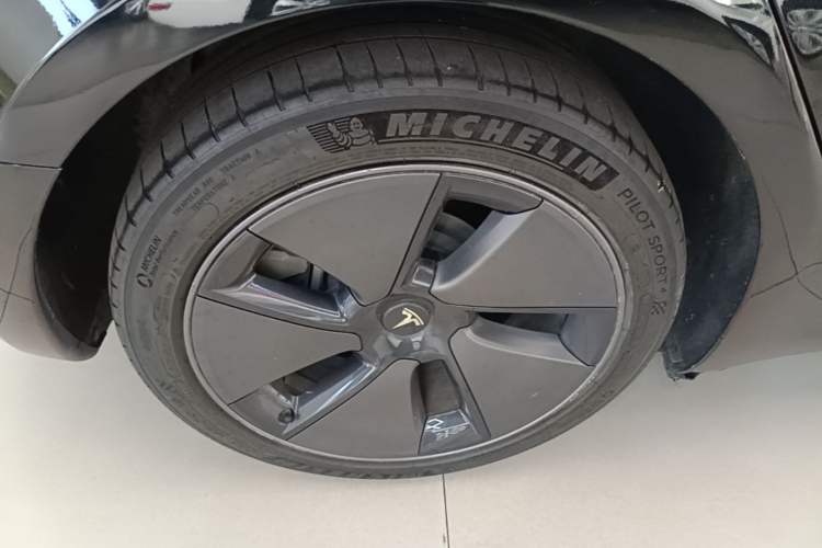 Used Tesla Model 3 2022 Rear-Wheel-Drive Version Right Rear Wheel Hub