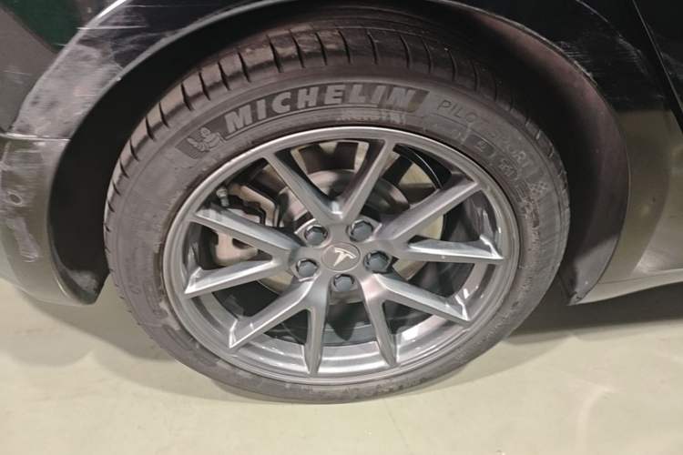 Used Tesla Model 3 2022 Rear-Wheel-Drive Version Right Rear Wheel Hub