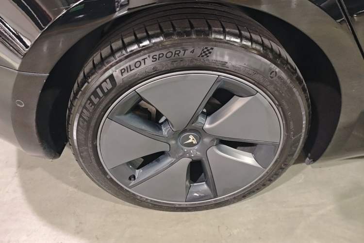 Used Tesla Model 3 2022 Rear-Wheel-Drive Version Right Rear Wheel Hub