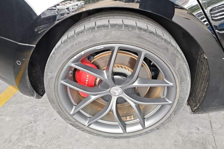 Used Tesla Model 3 2022 Performance High-Performance All-Wheel-Drive Version Right Rear Wheel Hub