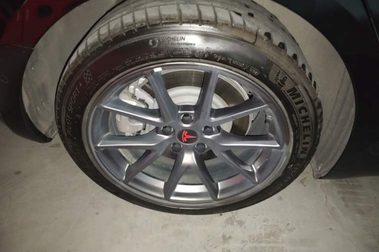 Used Tesla Model 3 2022 Rear-Wheel-Drive Version Right Rear Wheel Hub