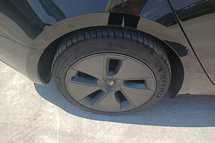 Used Tesla Model 3 2022 Rear-Wheel-Drive Version Right Rear Wheel Hub