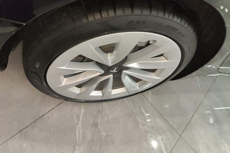 Used Tesla Model 3 2022 Rear-Wheel-Drive Version Right Rear Wheel Hub