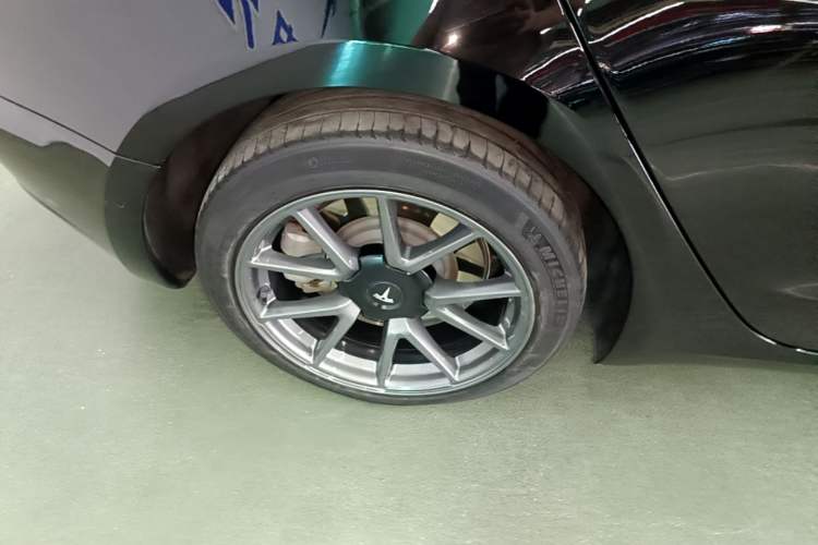 Used Tesla Model 3 2022 Rear-Wheel-Drive Version Right Rear Wheel Hub
