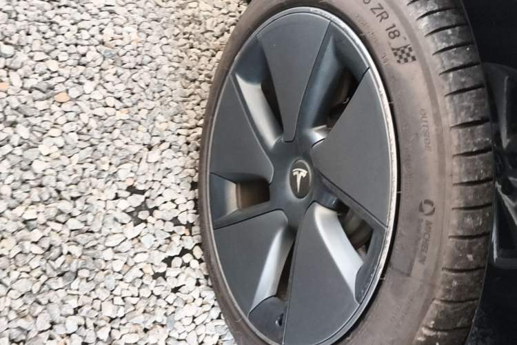 Used Tesla Model 3 2022 Rear-Wheel-Drive Version Right Rear Wheel Hub