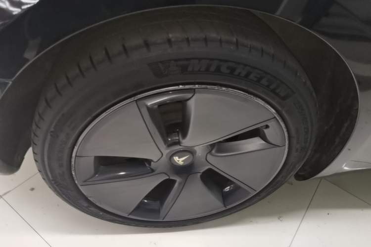 Used Tesla Model 3 2022 Rear-Wheel-Drive Version Right Rear Wheel Hub