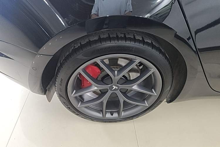 Used Tesla Model 3 2022 Performance High-Performance All-Wheel-Drive Version Right Rear Wheel Hub