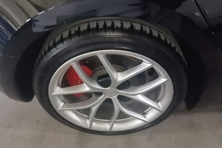 Used Tesla Model 3 2022 Performance High-Performance All-Wheel-Drive Version Right Rear Wheel Hub
