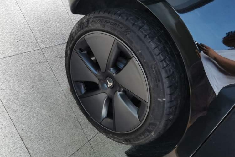 Used Tesla Model 3 2022 Rear-Wheel-Drive Version Right Rear Wheel Hub