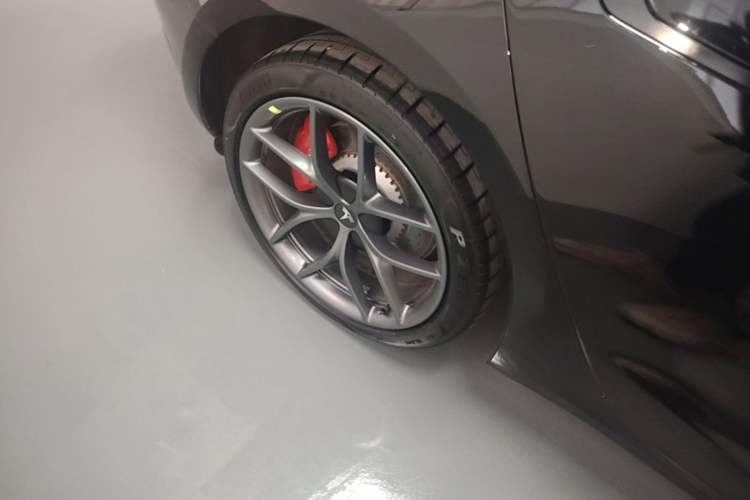 Used Tesla Model 3 2022 Performance High-Performance All-Wheel-Drive Version Right Rear Wheel Hub