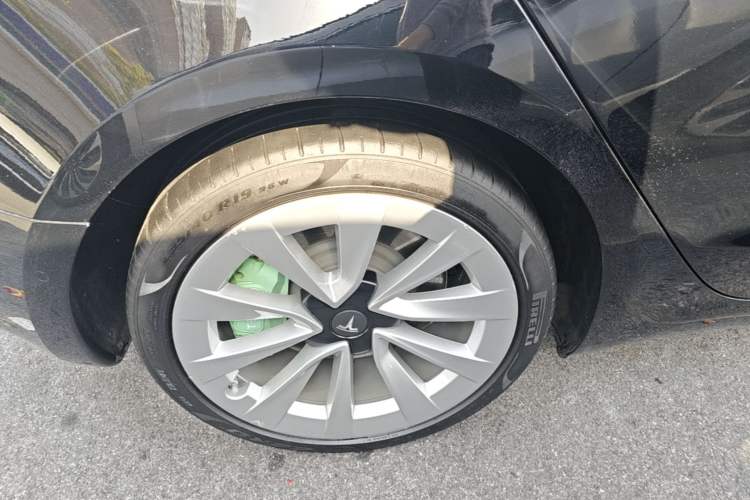 Used Tesla Model 3 2022 Rear-Wheel-Drive Version Right Rear Wheel Hub