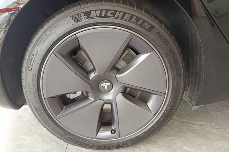 Used Tesla Model 3 2022 Rear-Wheel-Drive Version Right Rear Wheel Hub