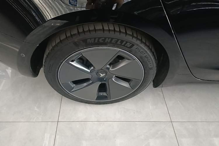 Used Tesla Model 3 2022 Rear-Wheel-Drive Version Right Rear Wheel Hub