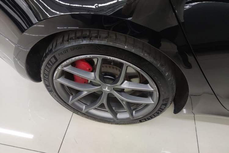 Used Tesla Model 3 2022 Performance High-Performance All-Wheel-Drive Version Right Rear Wheel Hub