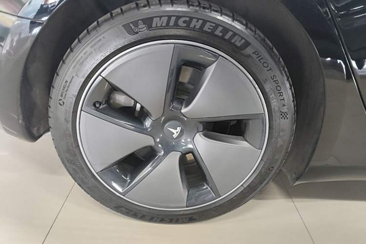 Used Tesla Model 3 2022 Rear-Wheel-Drive Version Right Rear Wheel Hub
