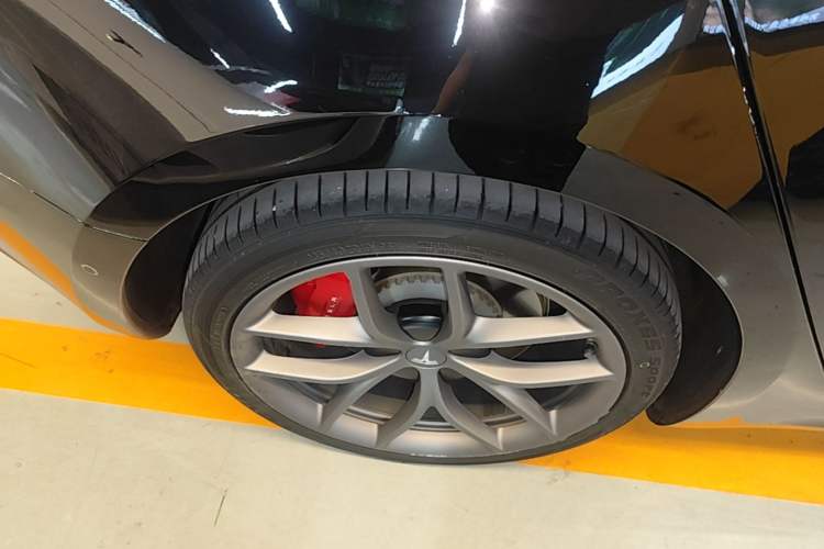 Used Tesla Model 3 2022 Performance High-Performance All-Wheel-Drive Version Right Rear Wheel Hub