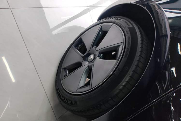 Used Tesla Model 3 2022 Rear-Wheel-Drive Version Right Rear Wheel Hub